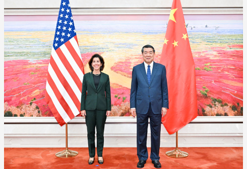 Chinese vice premier meets U.S. commerce secretary in Beijing