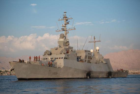 Un buque lanzamisiles de la Armada israelí es visto en la zona del Mar Rojo, el 1 de noviembre de 2023. (Xinhua/FDI)
